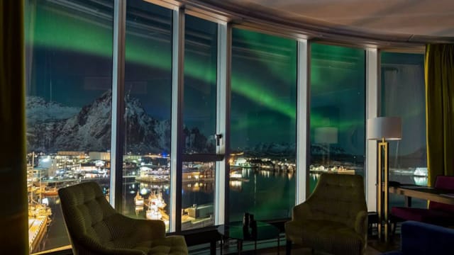 Utsikt mot nordlyset fra Thon Hotel Lofoten. Fotograf: Odd P. Tanke Jensen