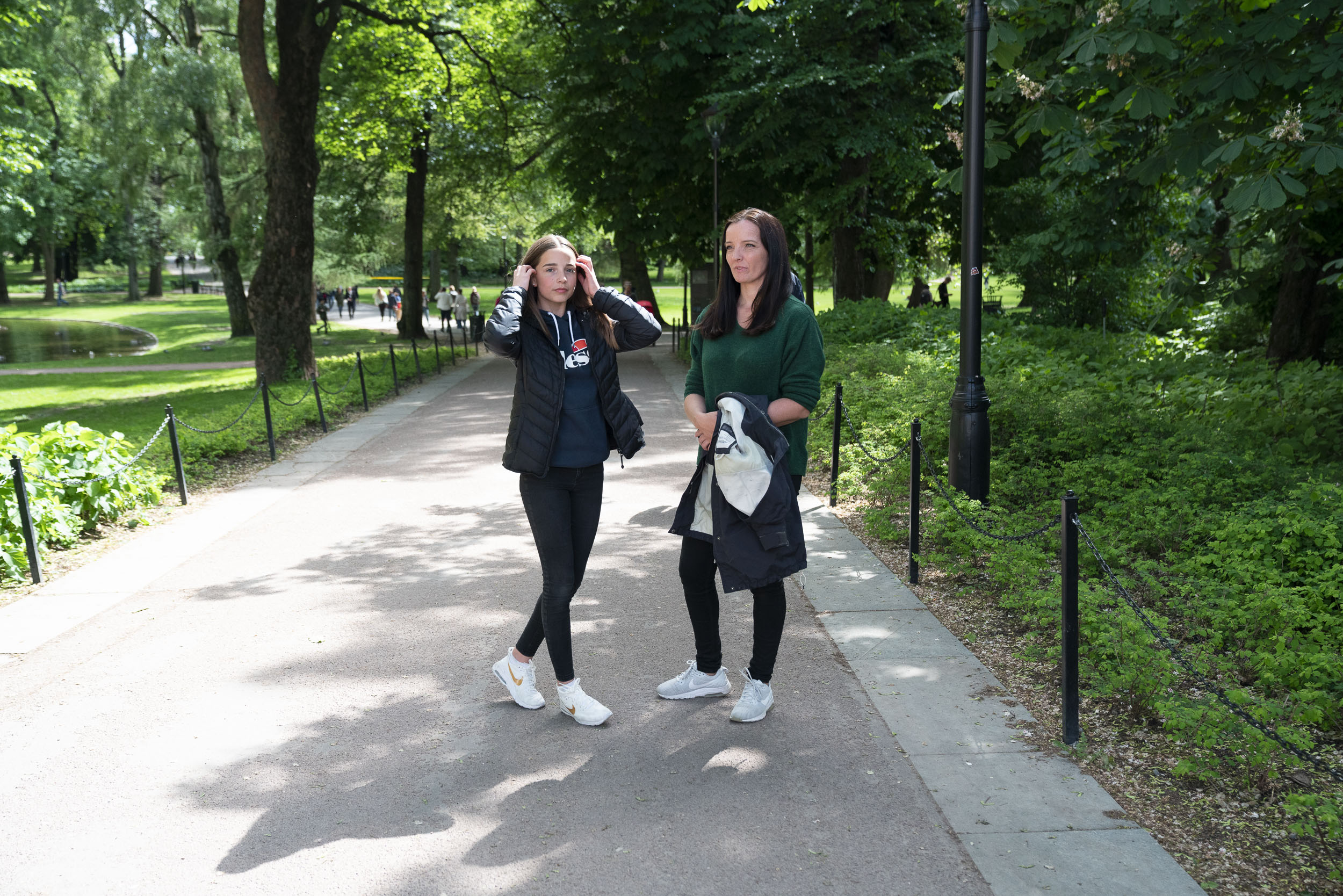 Ellen og datteren Angelica i en park i Oslo