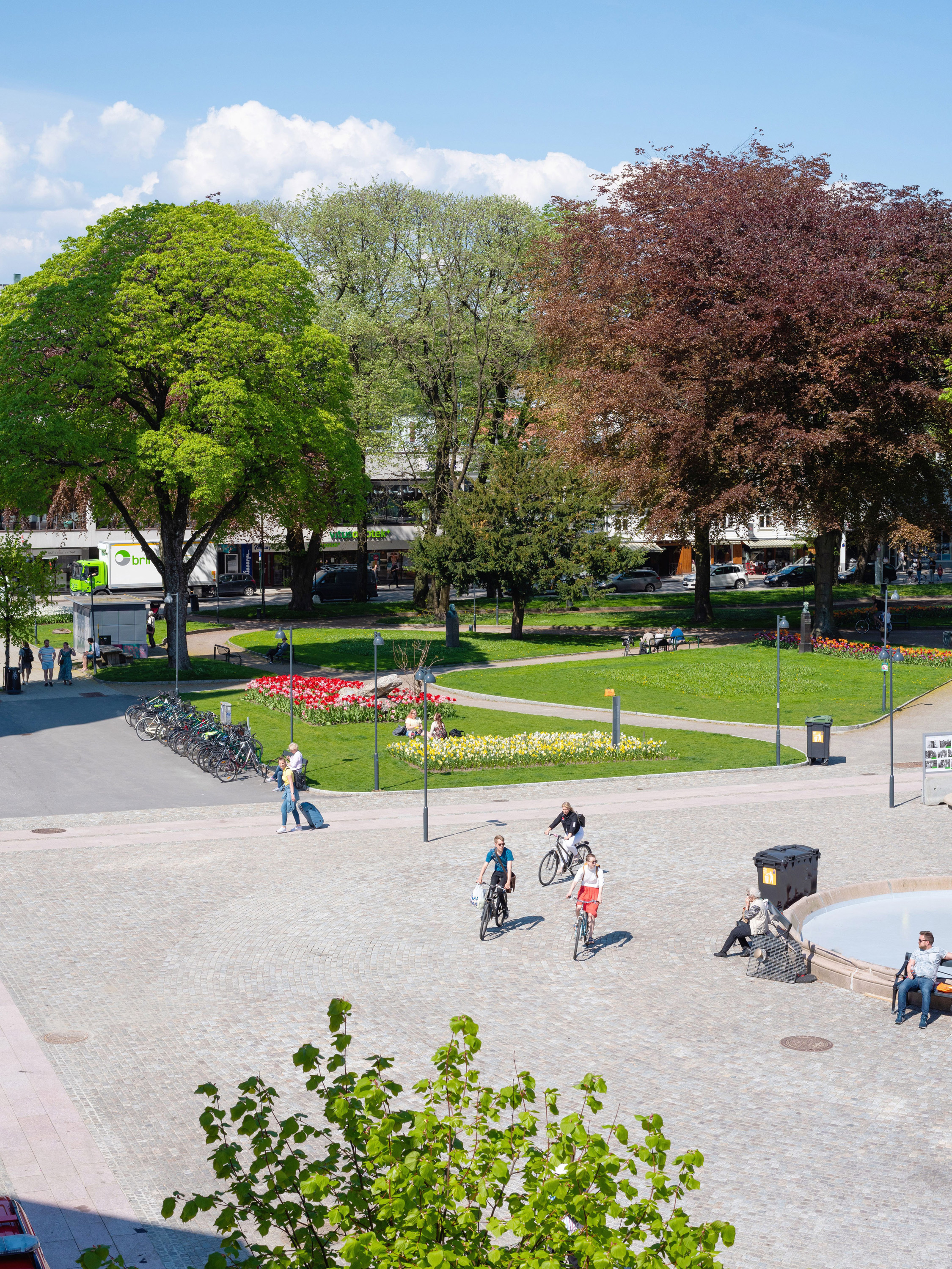 Utsikt fra Thon Hotel Parken, med stort grøntområde i Kristiansand sentrum.