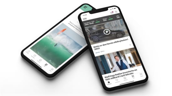 To Iphoner som viser digitale aviser
