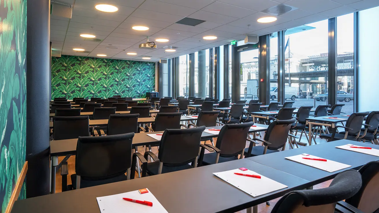 konferanserom la boheme i klasseromoppsett